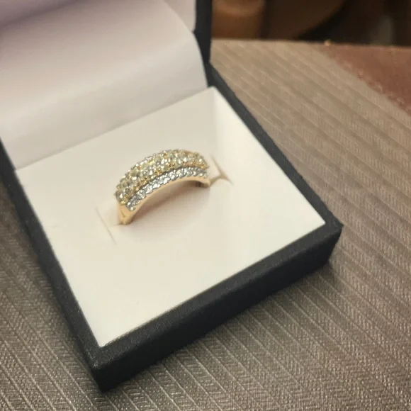 18K Yellow Gold Natural Yellow and White Diamond Band Ring 2.05 ctw